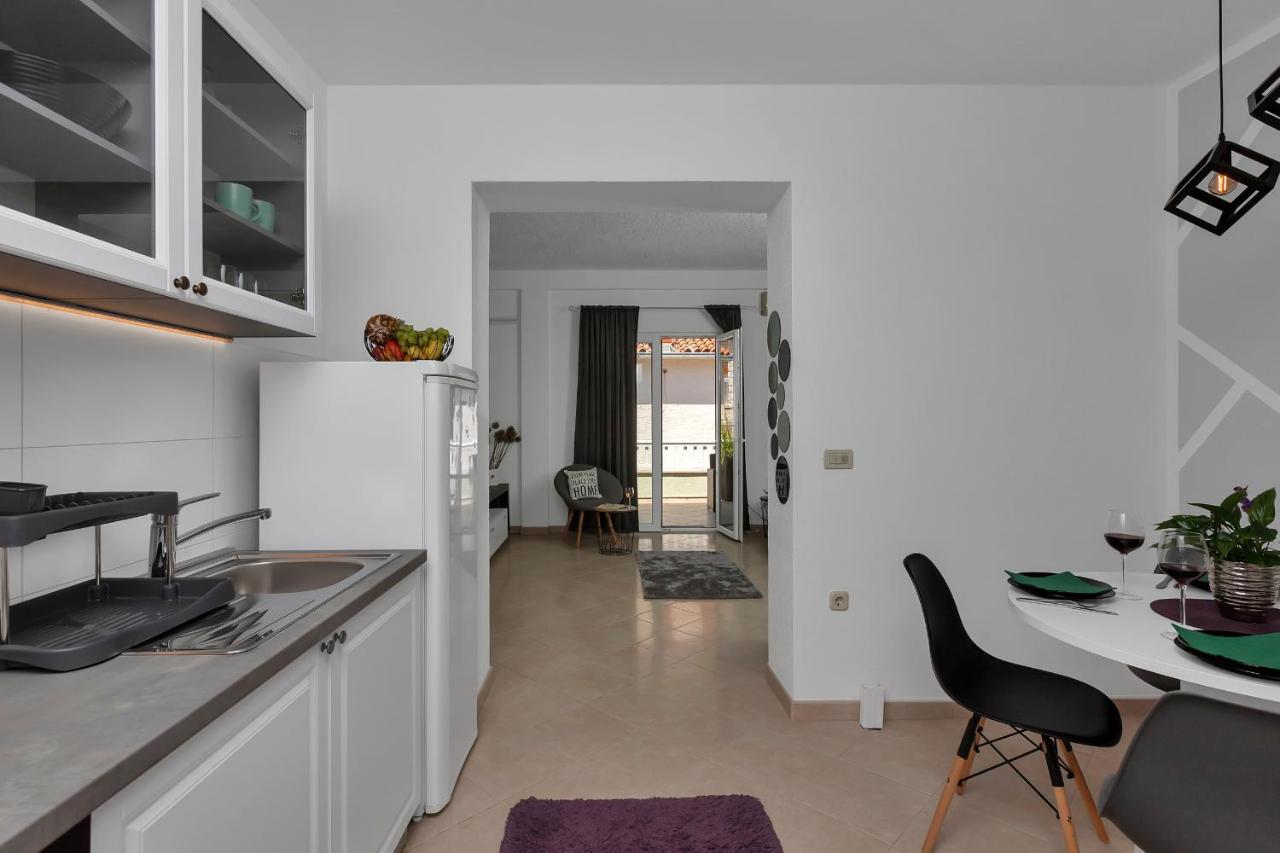 Apartmani Luna Baška Voda Esterno foto