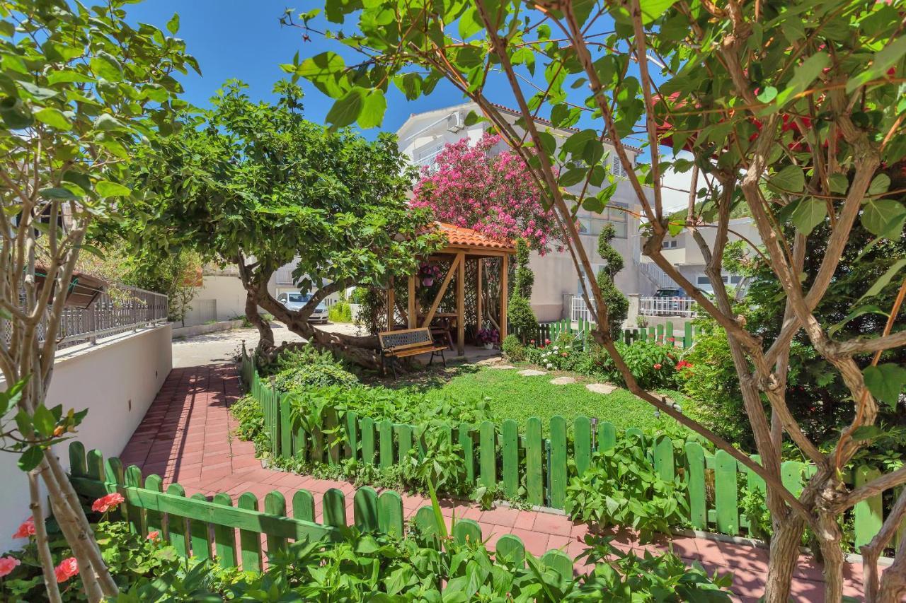 Apartmani Luna Baška Voda Esterno foto